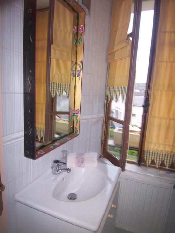 Logis Deritel Bed & Breakfast Montsurs Room photo