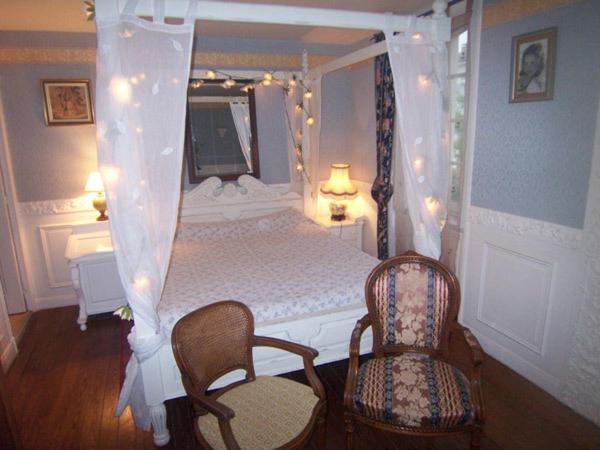 Logis Deritel Bed & Breakfast Montsurs Room photo