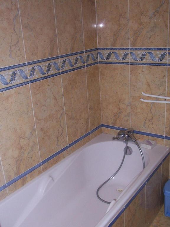 Logis Deritel Bed & Breakfast Montsurs Room photo